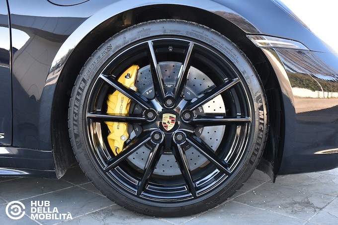 PORSCHE 911 Carrera 4S